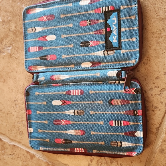 Kavu Blue Paddle Print Wallet And Phone Carrier - Picture 7 of 7